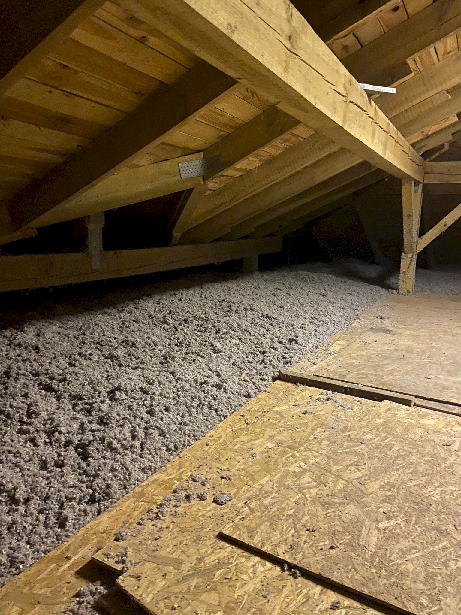 Izolacja wdmuchiwaną wełną mineralną